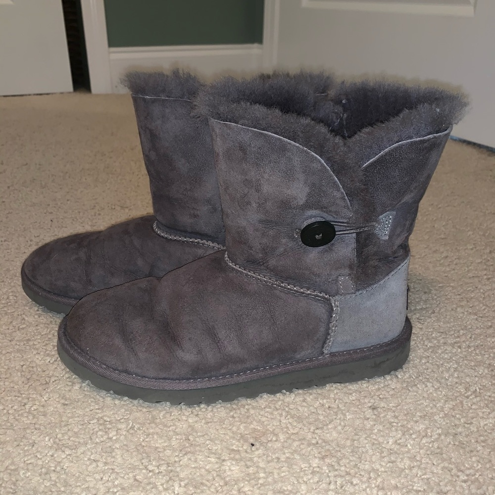 Size 6 Bailey Button Uggs Short
